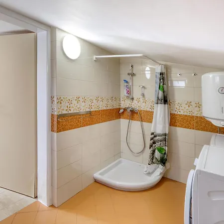 Herrliches Haus Breeze Mit Pool Und Meerblick Hébergement de vacances Premantura