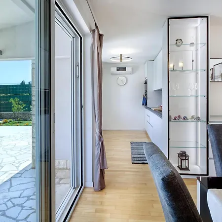 Herrliches Haus Breeze Mit Pool Und Meerblick Premantura