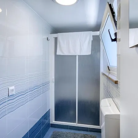 Herrliches Haus Breeze Mit Pool Und Meerblick Hébergement de vacances *