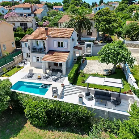 Hébergement de vacances Herrliches Haus Breeze Mit Pool Und Meerblick Premantura