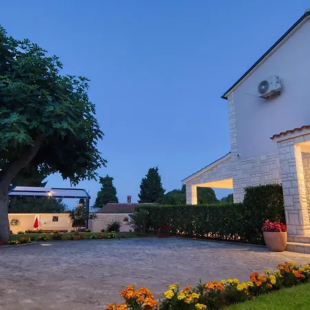 Herrliches Haus Breeze Mit Pool Und Meerblick Hébergement de vacances