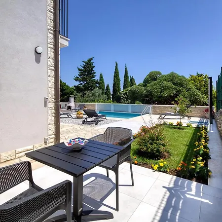 Herrliches Haus Breeze Mit Pool Und Meerblick بيت للعطل *