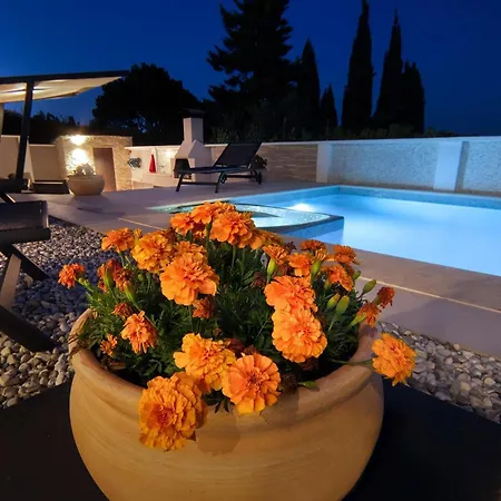 Herrliches Haus Breeze Mit Pool Und Meerblick بريمونتيرا