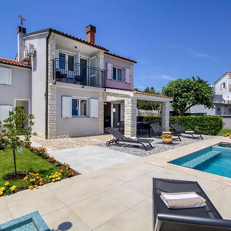 بيت للعطل Herrliches Haus Breeze Mit Pool Und Meerblick *